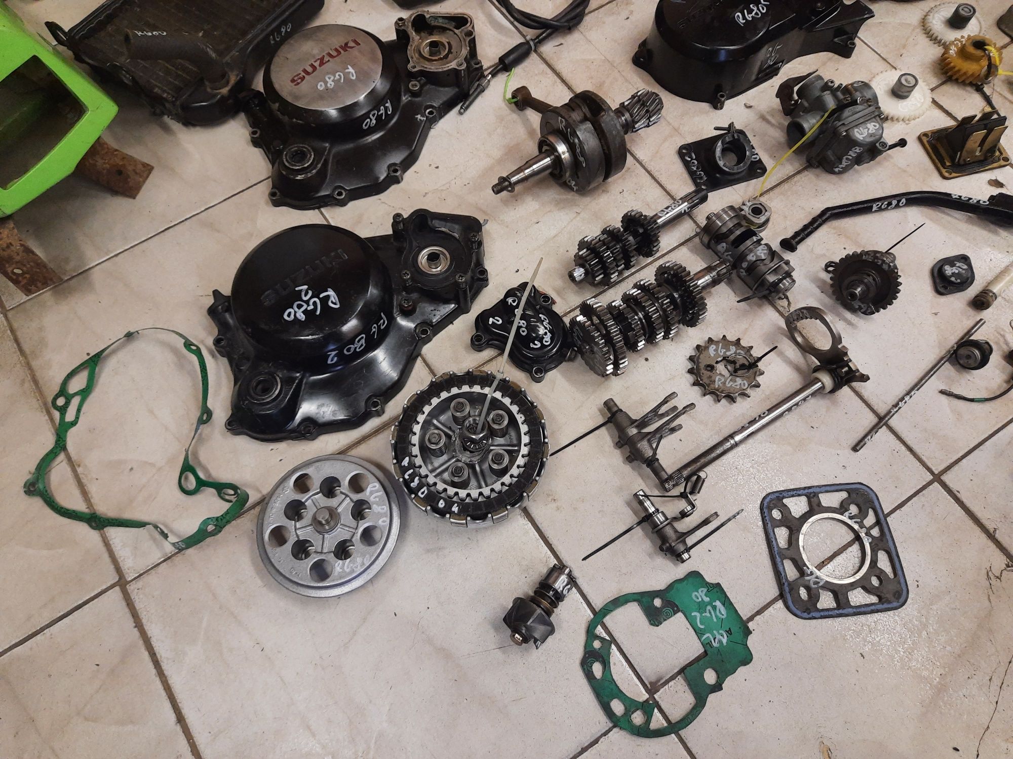 Suzuki RG 80 silnik części wał sprzęgło cylinder bak magneto licznik