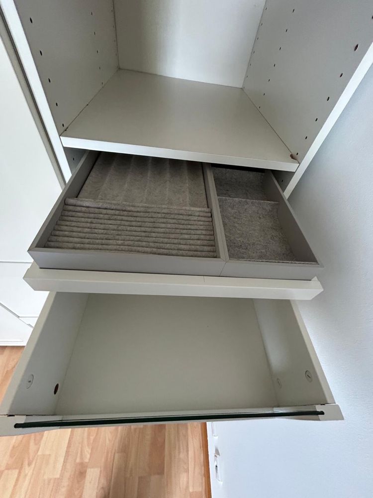 Roupeiro do ikea branco com varias gavetas