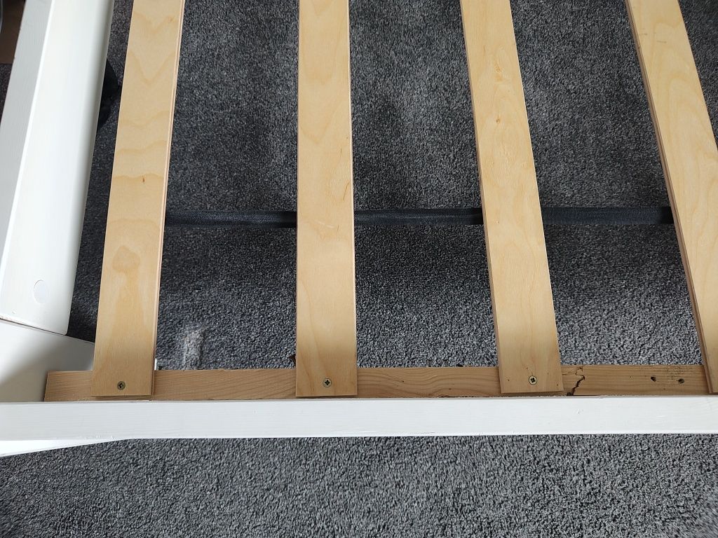 Łóżko białe drewniane 90x200 z materacem