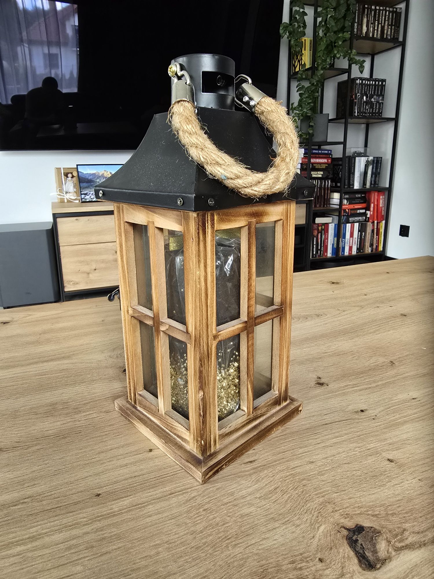 Drewniany lampion latarnia