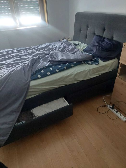 Recheio de casa em estado razoável