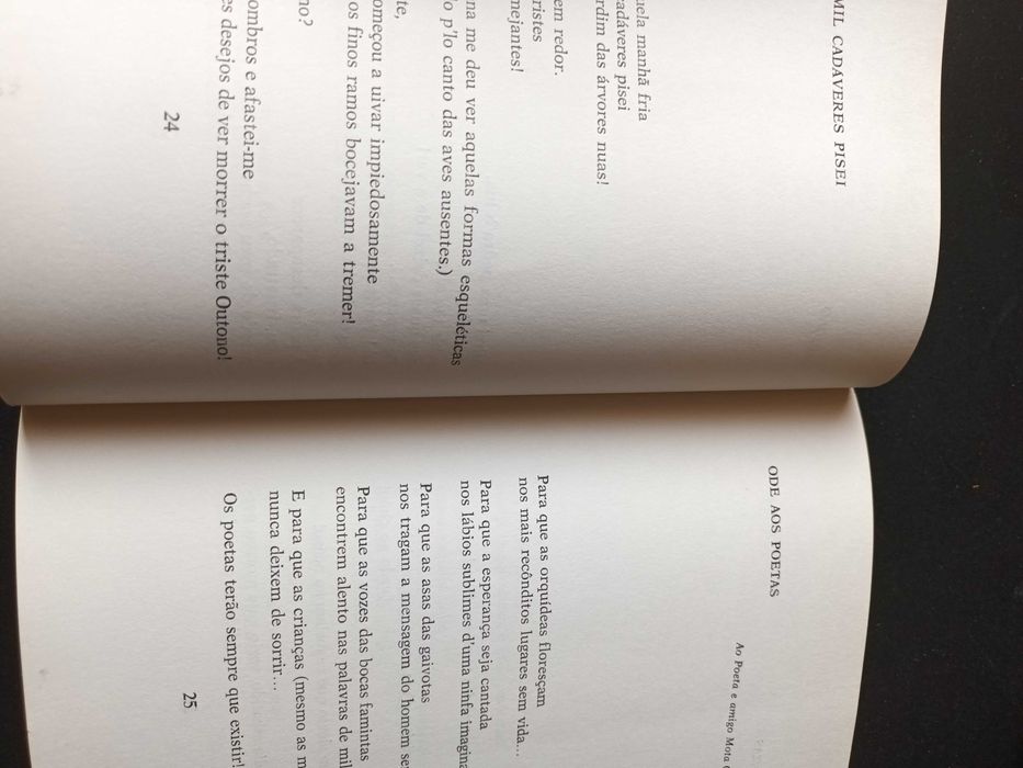 "Retalhos do Tempo - Poemas" por António Manuel da Luz Cabrita