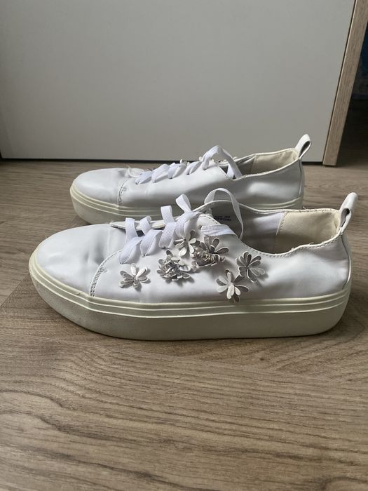 Białe trampki na grubszej podeszwie 38