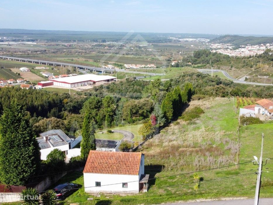 Moradia T1 e Terreno Urbano, Maiorga