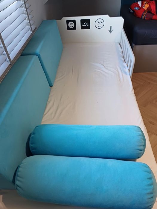 Łóżko 90x200 cm z materacem i dodatkami