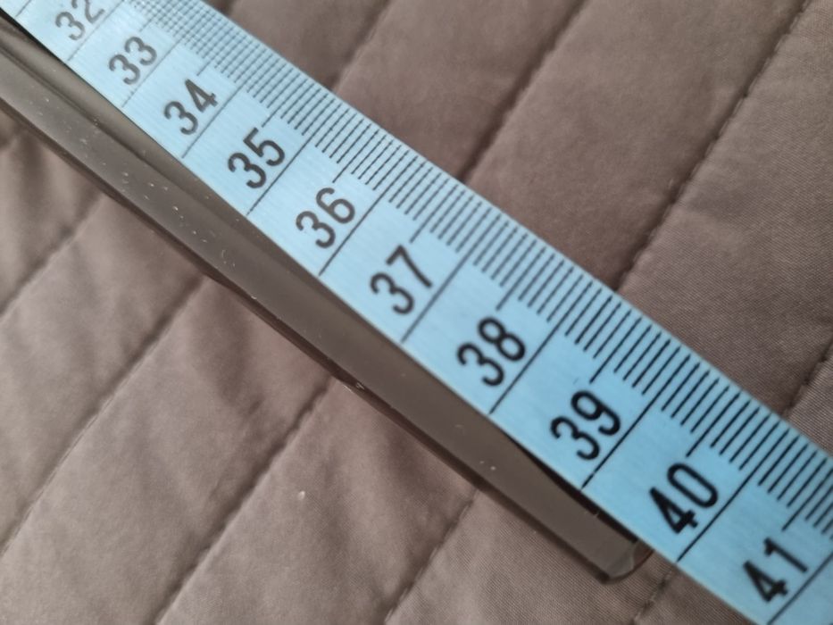 Elegancki minimalistyczny akrylowy wieszak na ręczniki 40cm