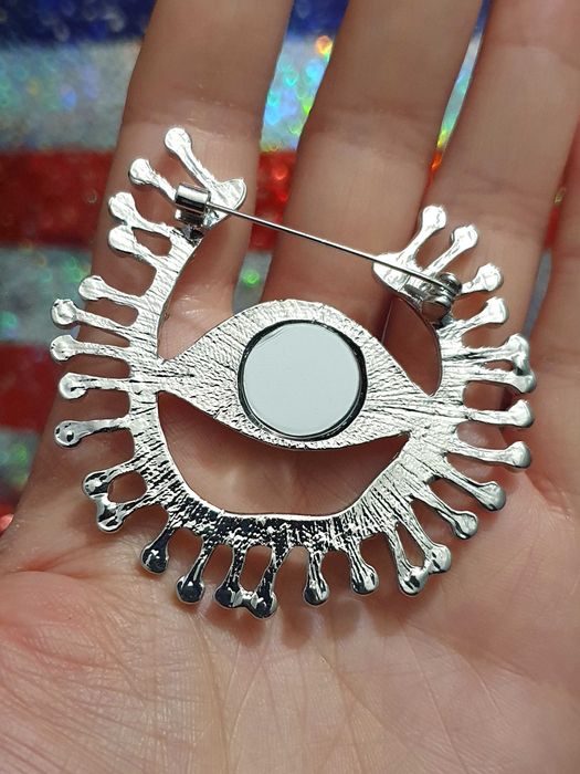 Broche pregadeira alfinete de peito surrealista olho colorido prateado