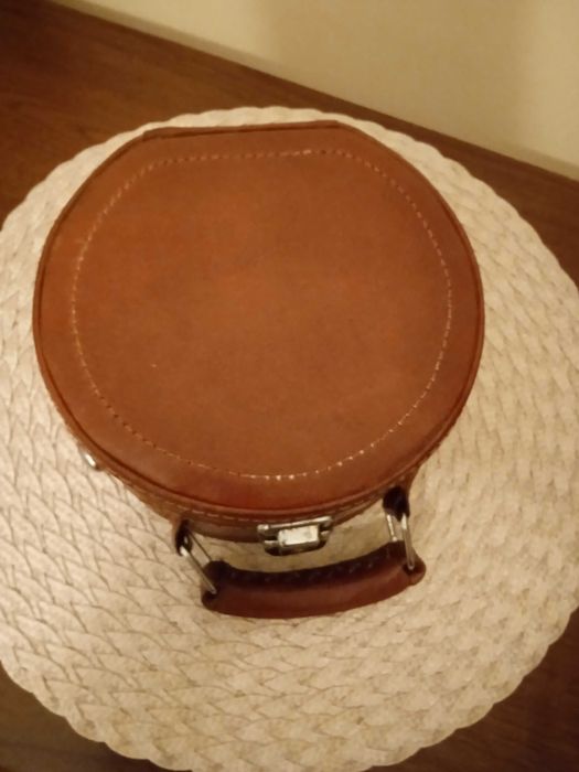 Kuferek hiszpański z zamknięciem