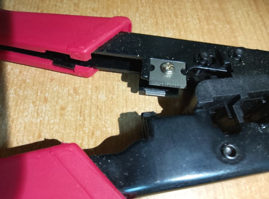 Zaciskarka zaciskacz HT-546 do wtyków konektorów RJ-11 RJ-12 RJ-45