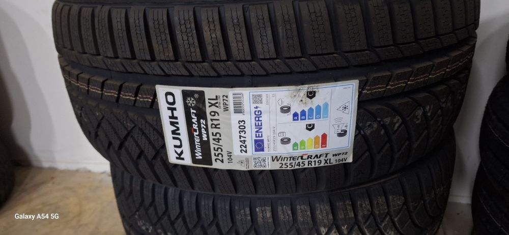Opony zimowe 255/45/19 kumho nowe