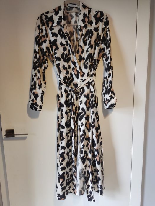 Sukienka MIDI Reserved