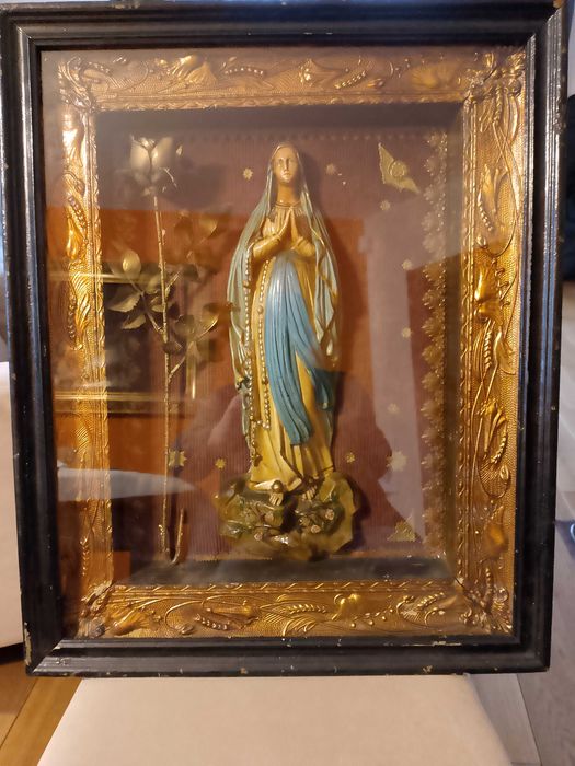 Figurka matki Bożej w ramię