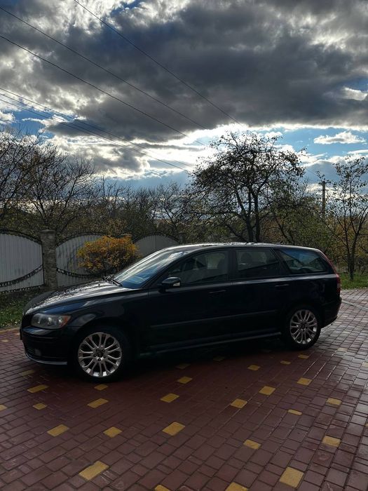 volvo v50 2004 року