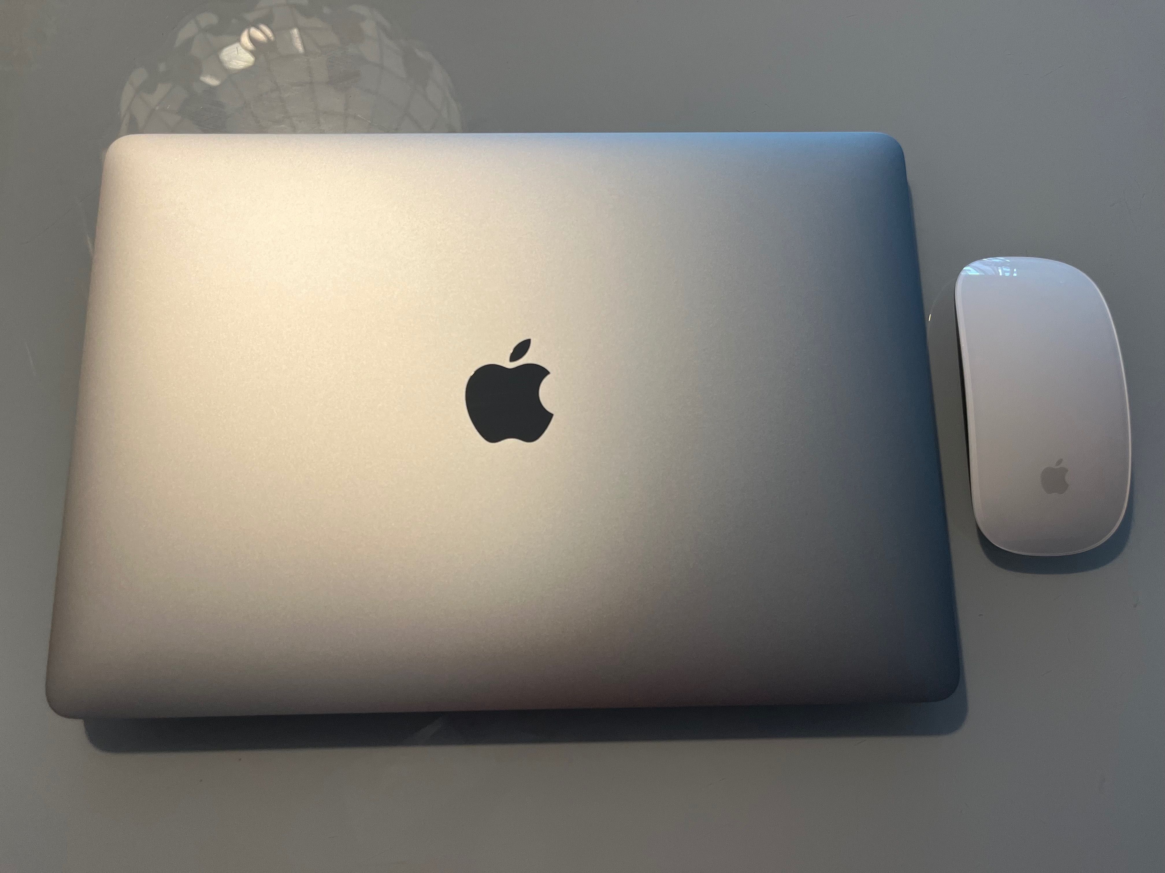 MacBook 13.3 Retina M1 plus Magic Mouse jak nowy