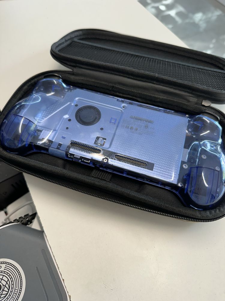 Consola RG556 Limited Blue+ SD 256GB + Bolsa