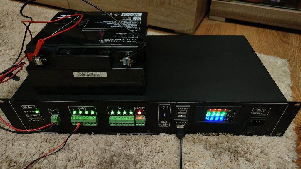 Zasilacz buforowy - awaryjny  8 x 12V + 4 x 5V.