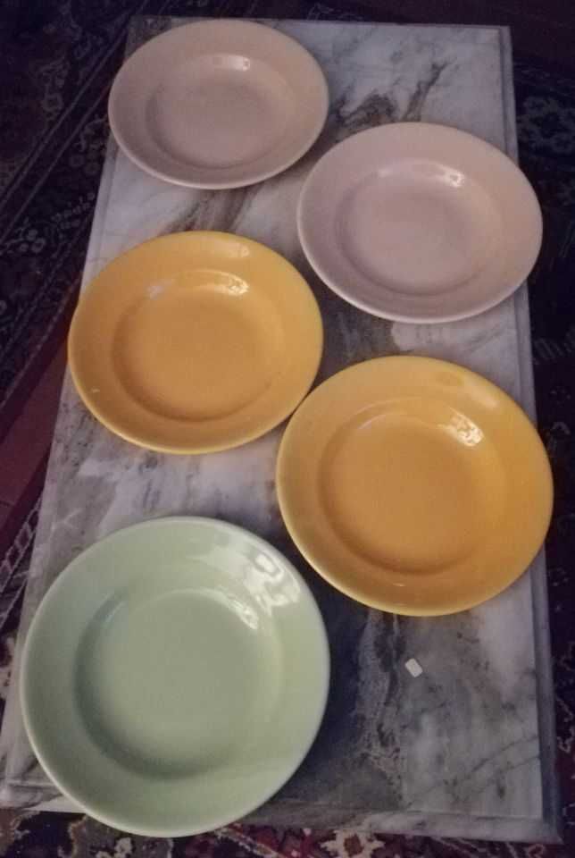 5 pratos faiança coloridos Fábrica Sacavém