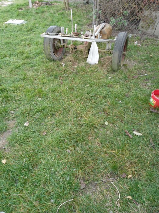 Rama rozsiewacza typu KOS na kołach z rozsiewacza do nawozu