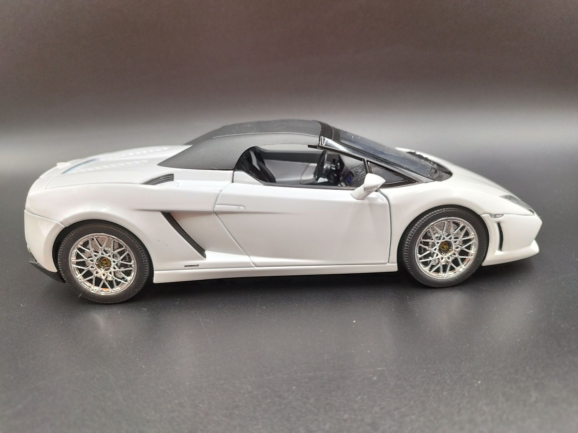 1:18 NOREV Lamborghini Gallardo LP 560-4 Spyder 2009 White model u