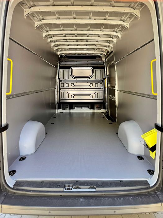 Wynajem Bus dostawczy Volkswagen Crafter L4H3 3 osobowy Faktura VAT