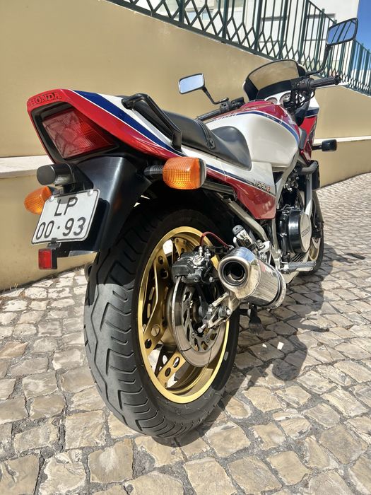 Honda VF750F Interceptor