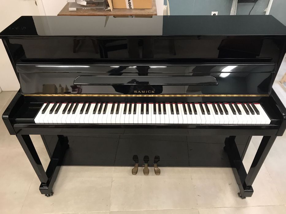 Piano vertical Samick