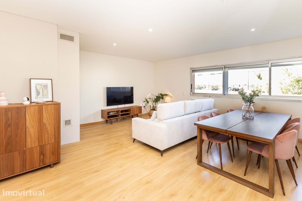 Apartamento T2 no Barreiro com terraço, vista panorâmica para o rio, p