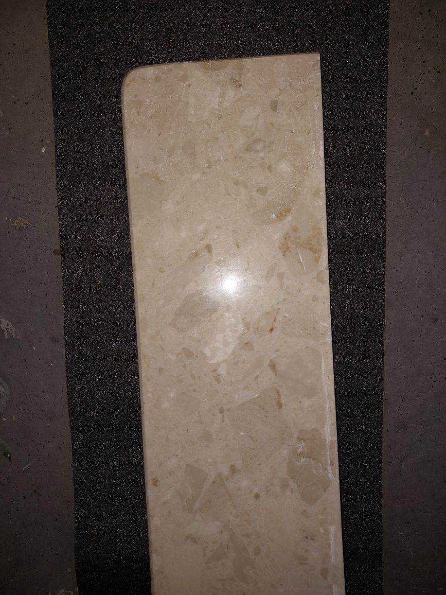 Parapet z konglomeratu