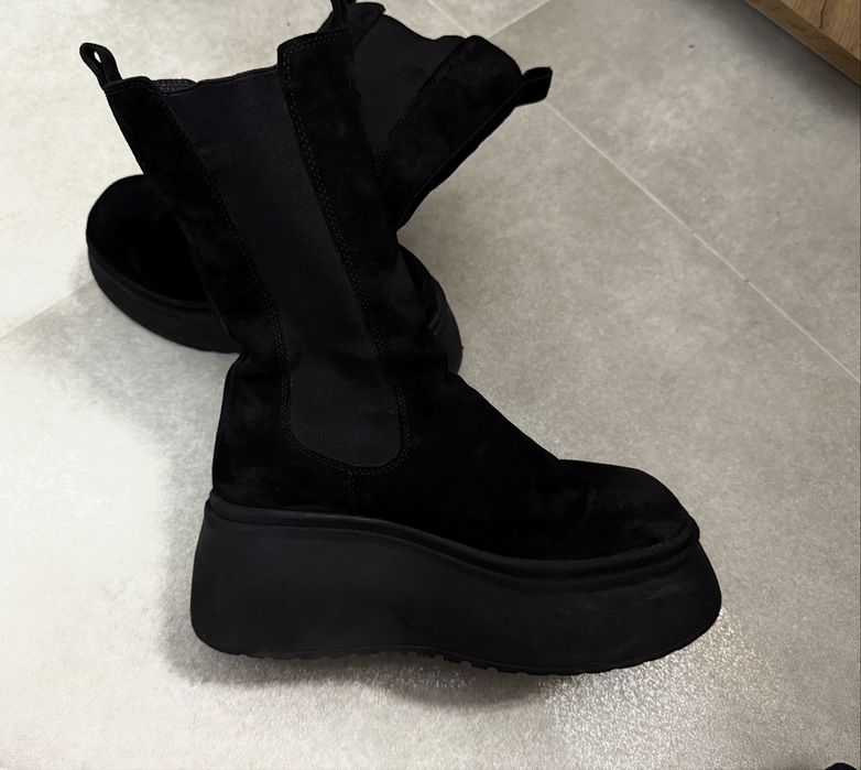 Ботінки в чорному кольорі
