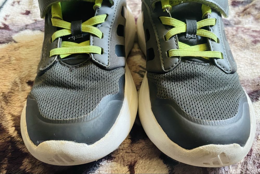 Кровіски Adidas 35 р б/в