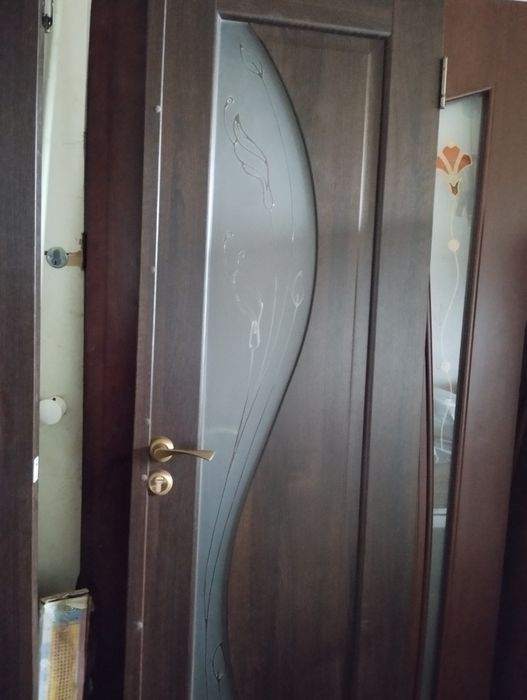 Продам межкомнатные двери на две половинки в очень хорошем состоянии