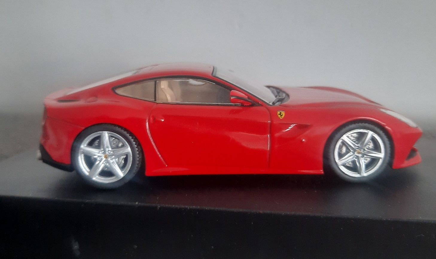Ferrari f12 berlinetta altaya 1:43