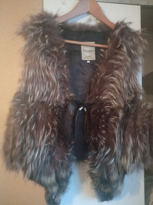 Продам жилетку женскую меховую.