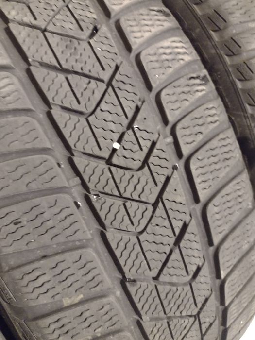 2 Opony zimowe Pirelli Sottozero 215 50 r18