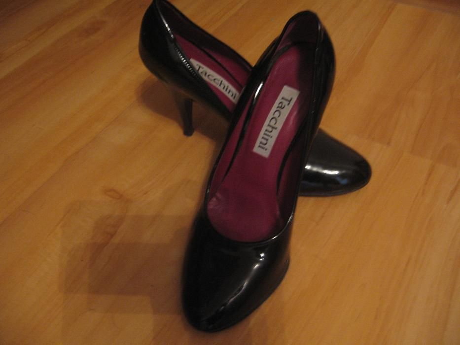 Buty z lakierowanej  skory wloskiej