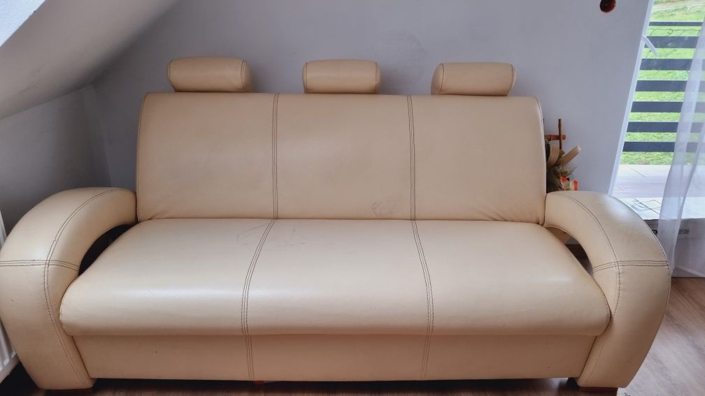 Używana sofa ecru