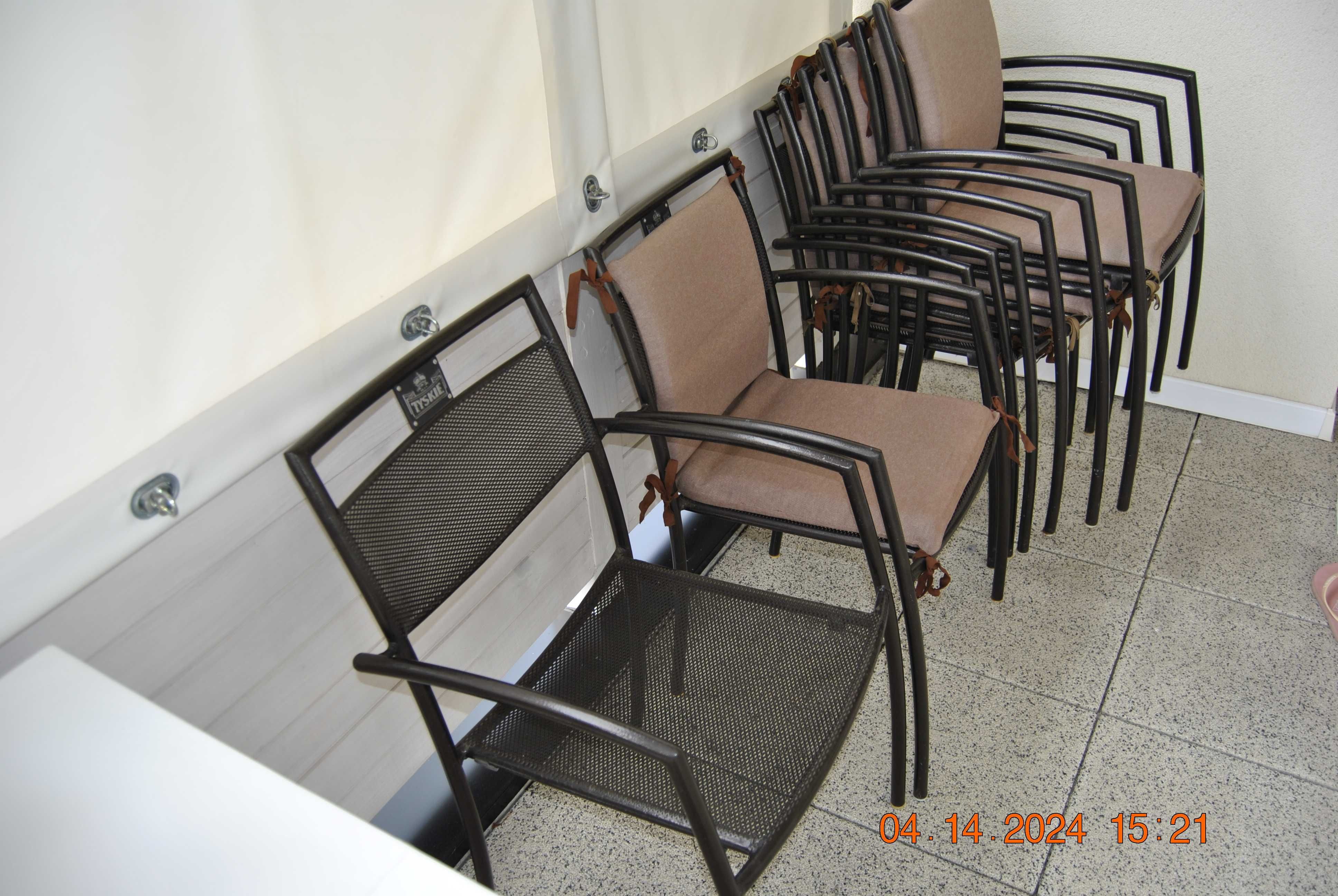 solidne krzesła metalowe, ogrodowe odnowione z poduszkami