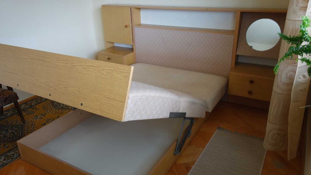 Zestaw mebli do sypialni. Cena: 1500zł