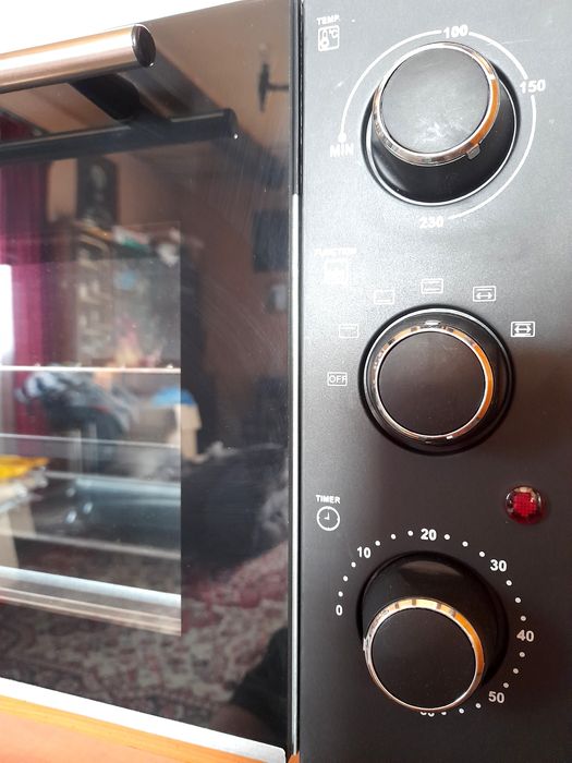 Mini piekarnik elektryczny