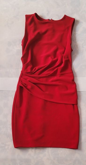 Сукня Gizia на мініатюрну дівчину