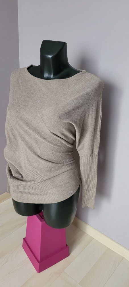sweter asymetryczny 36 beżowy