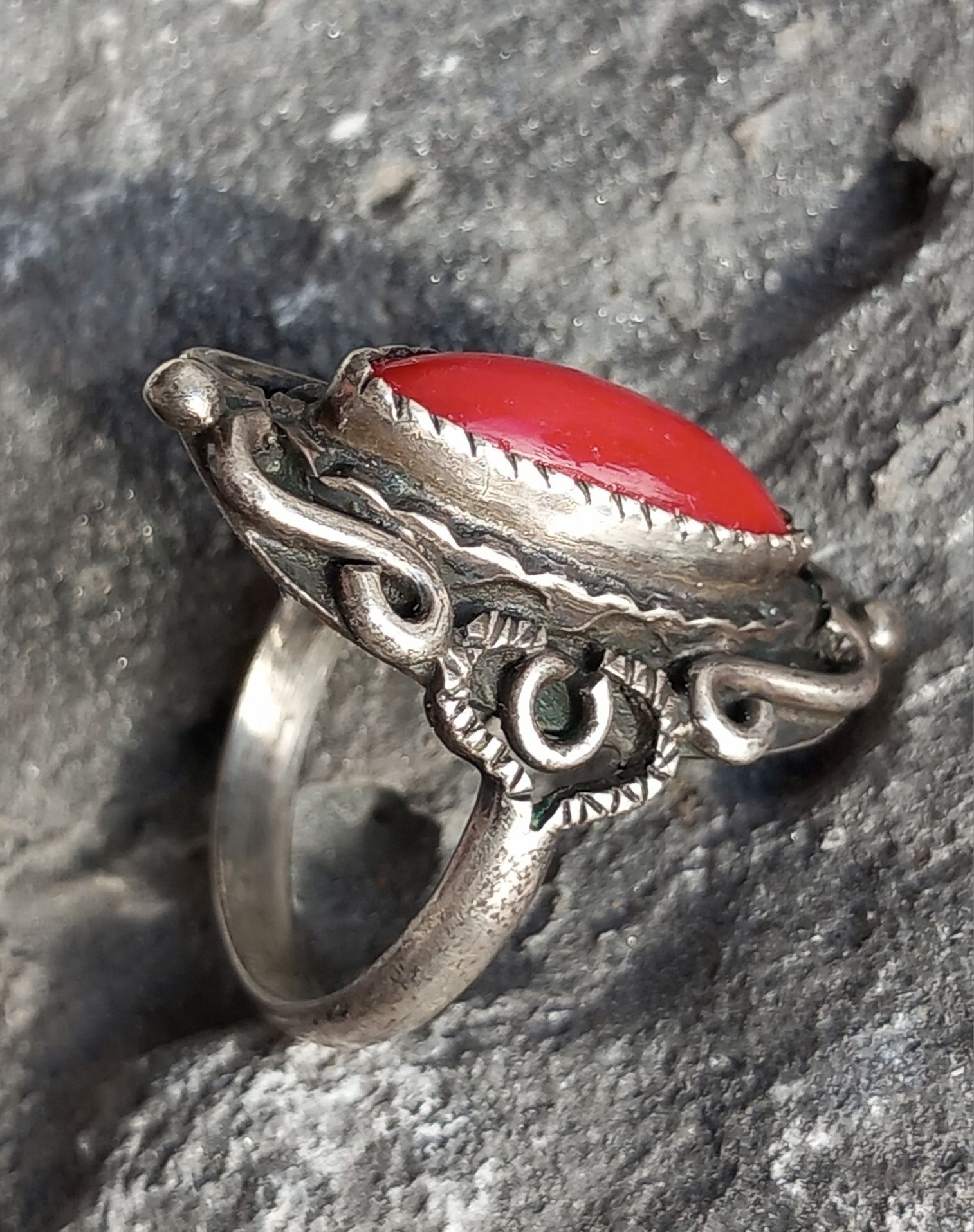 Srebrny pierścionek Orno