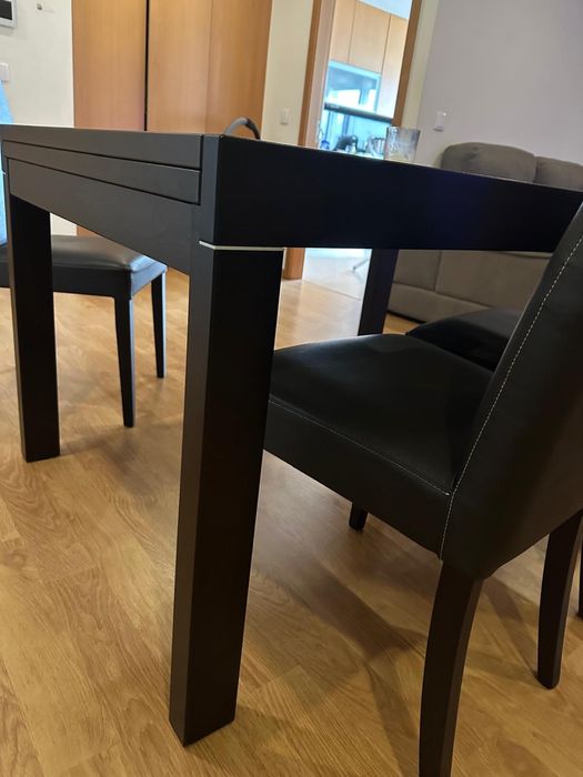 Mesa de jantar extensível com 4 cadeiras