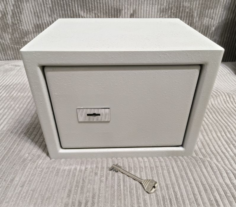 Solidny mały sejf