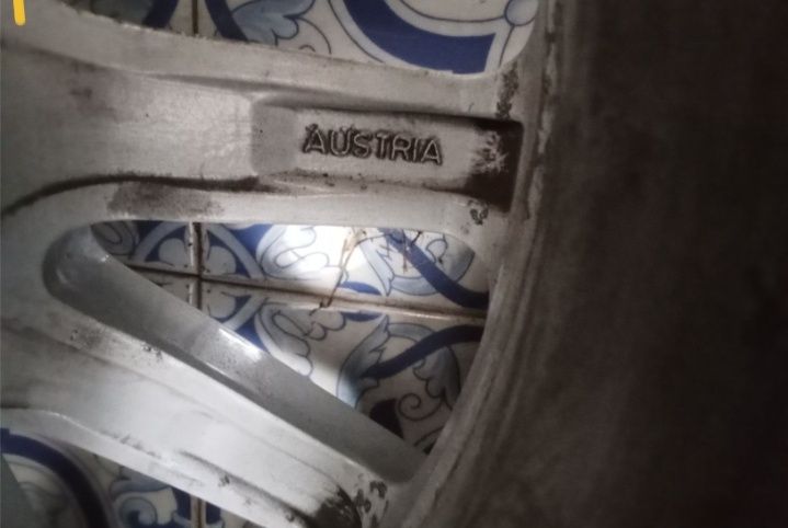 4 jantes 16"originais BMW com centros e válvulas impecáveis s/ empenos