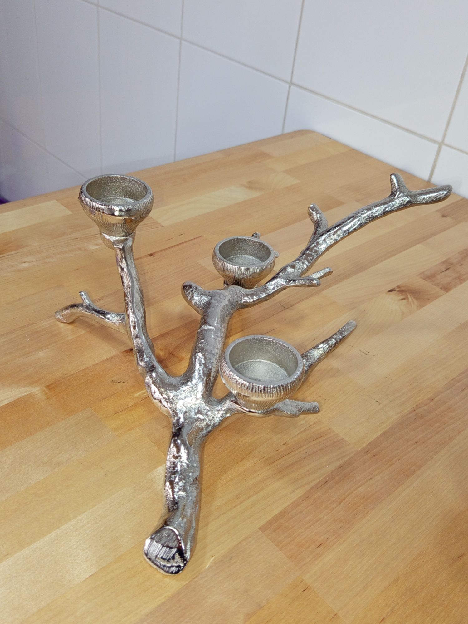 Conjunto de decoração em ferro cromado, para interior da casa.