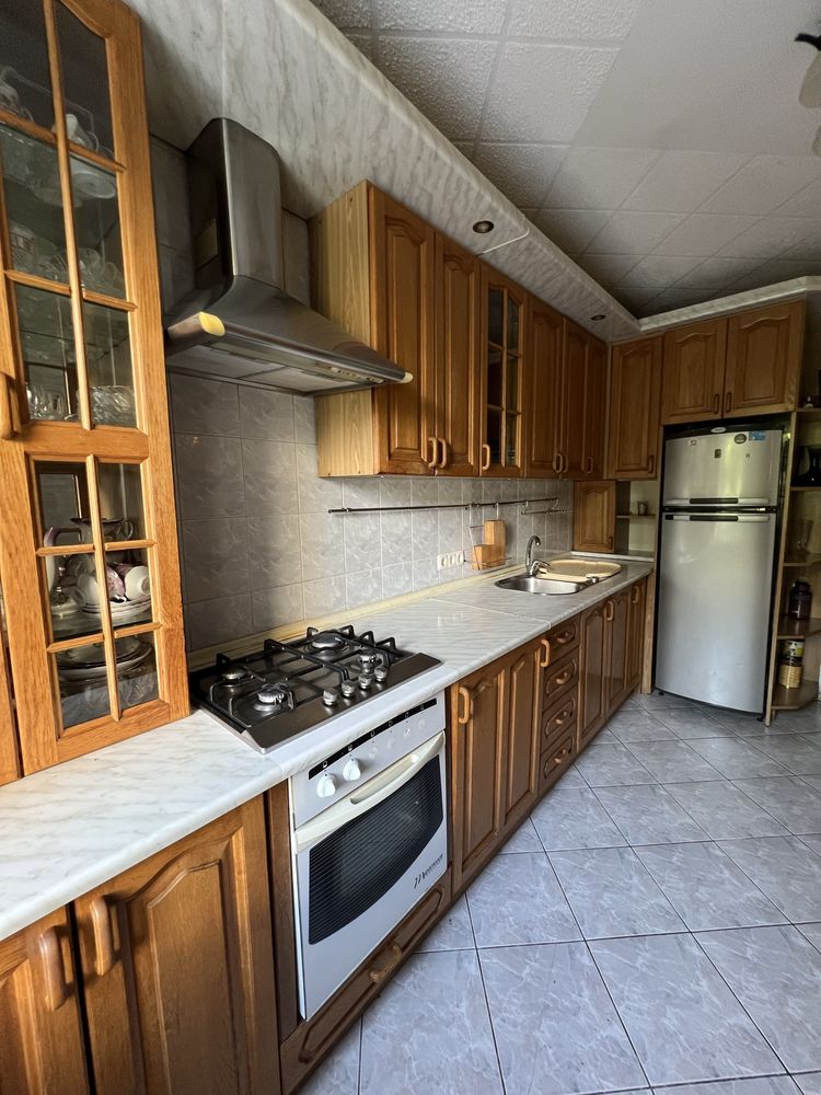 Продам 5 кімнатну квартиру,Варшавський ринок вул.Кравчука