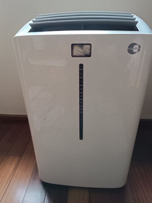 Ar condicionado portátil. Equation quente e frio