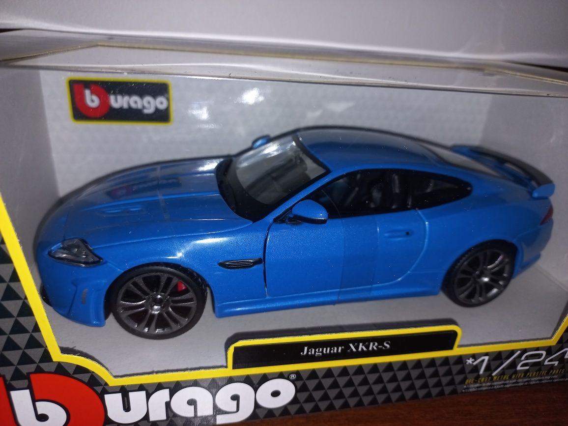 Bburago Jaguar XKR-S niebieski, skala 1:24