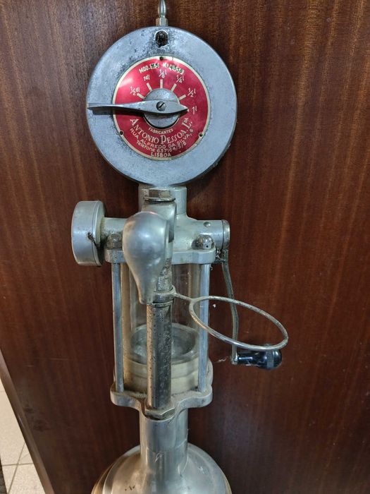 Medidor de petróleo com chupador